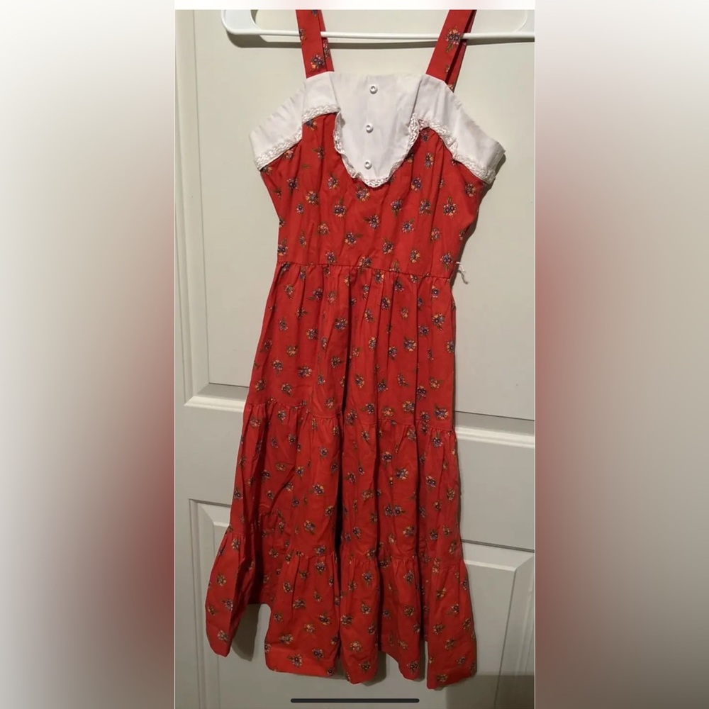 Vintage 60S/70's MAGGEEO SLEEVELESS RED FLORAL DRESS .SIZE 3P. NO BELT.